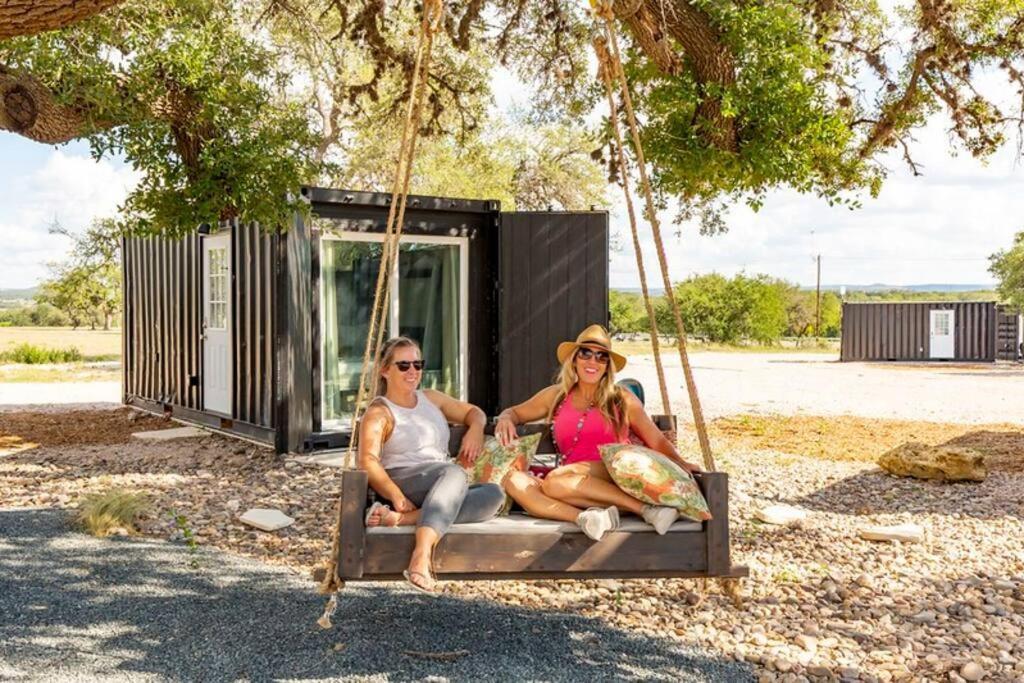 The Container Retreat @ 290 Wine Trail #7 Groups Welcome! Vila Hye Exterior foto